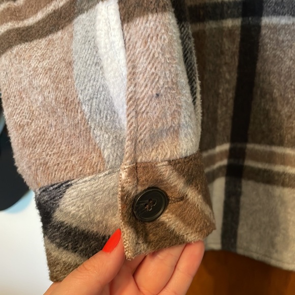 Shacket - Picture 5 of 7